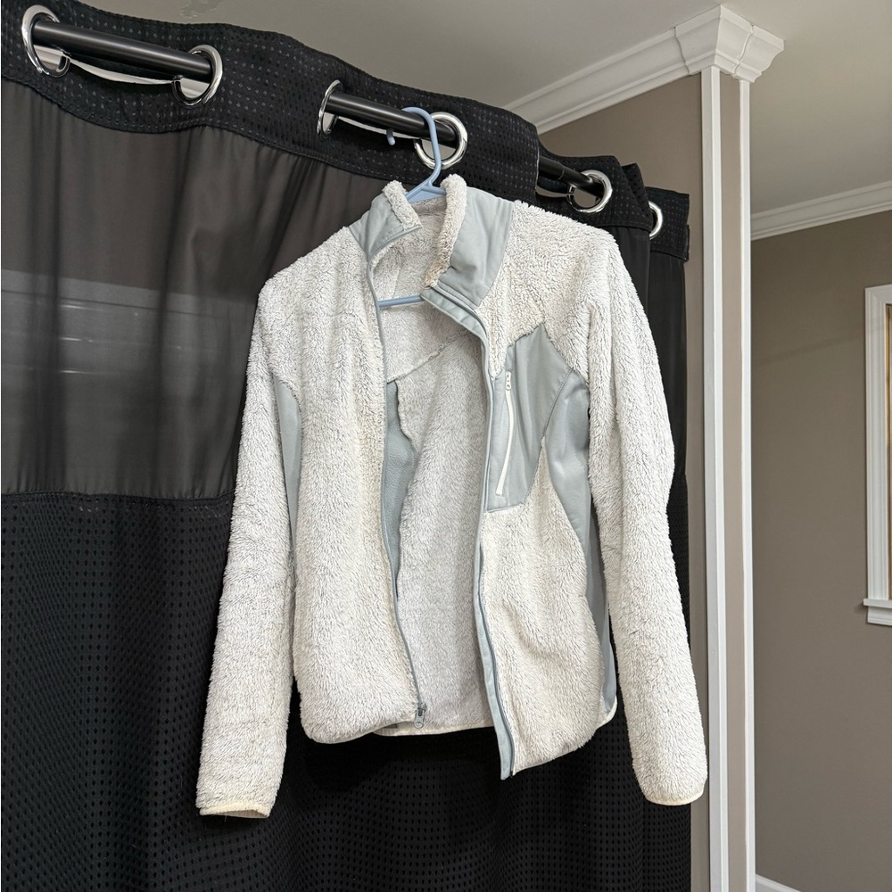 Columbia Women's Cream and Gray Teddy Jacket